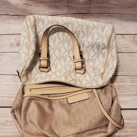 Michael Kors Signature Grayson - Picture 9 of 12